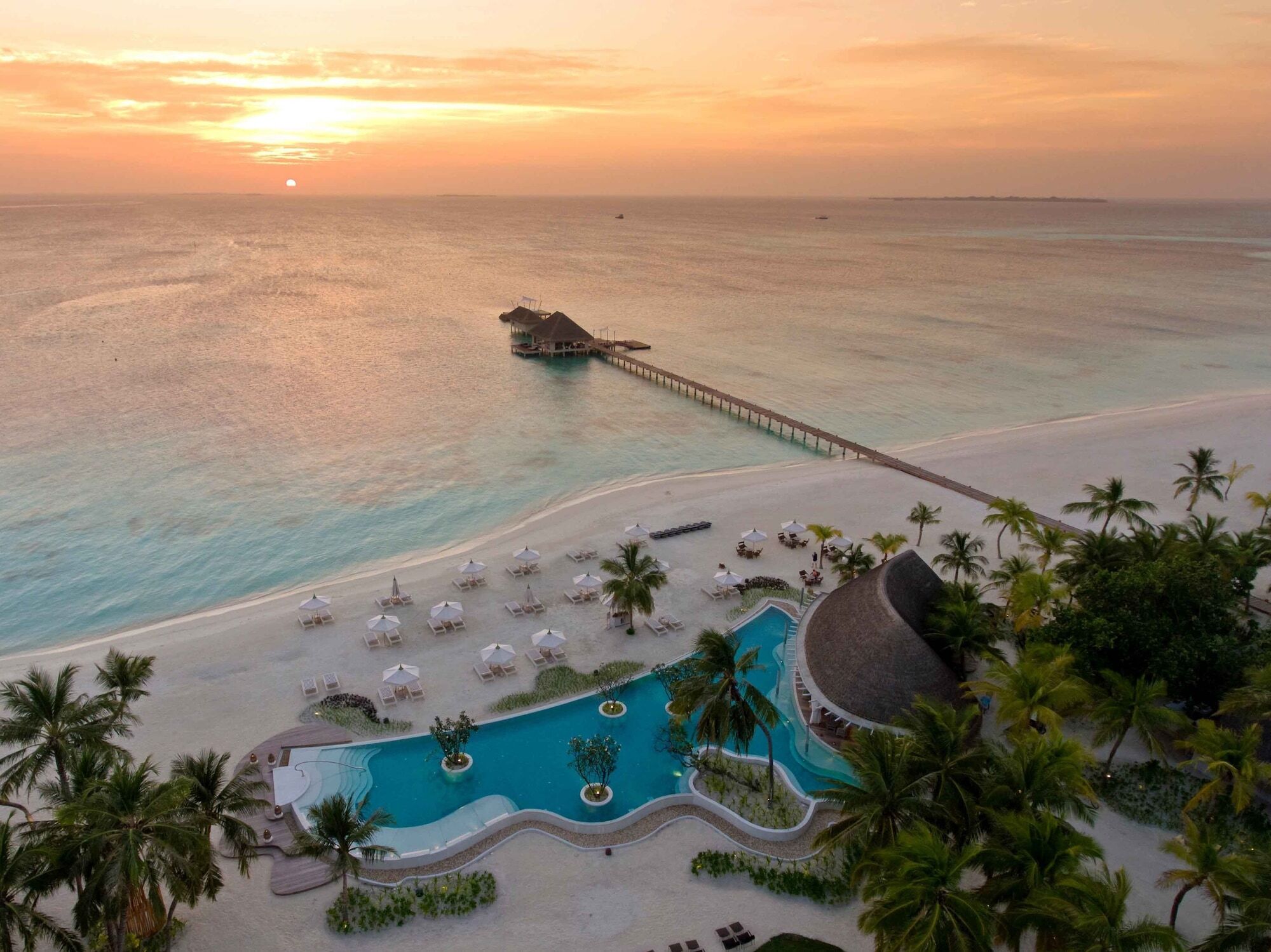 Kanuhura Maldives Hotel Kuredu Exterior photo